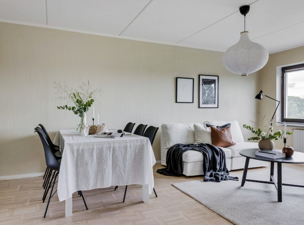 Sovrum målat i en varm, neutral färgton av Malmö Måleri – projekt i Lindeborg, Malmö.