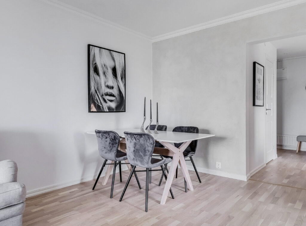 Släta väggar och ljusa ytor efter bredspackling och målning – av Malmö Måleri.