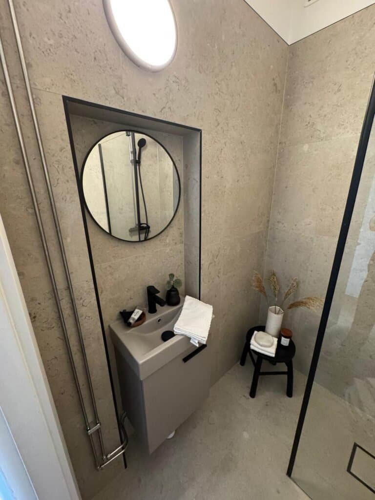 Badrumsrenovering med kakel i Rörsjöstaden Malmö utförd av Malmö Måleri och Kakel.
