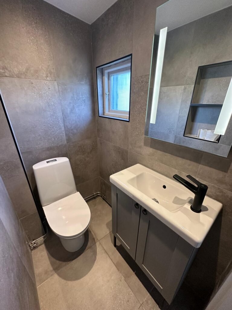 Badrumsrenovering med kakel i Toarp utförd av Malmö Måleri och Kakel.